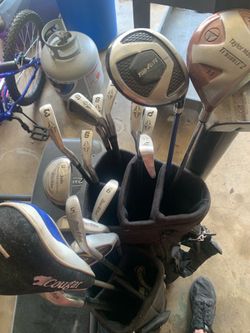 Two golf bag with clubs