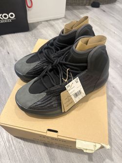Yeezy QNTM BLACK
