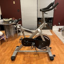 Exercise spin bike bicycle cycle Vision Fitness ES600