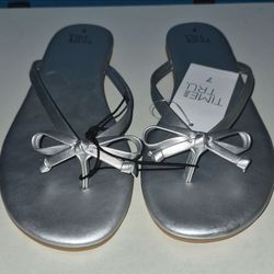 Time and Tru Silver Bow Flip Flops Size 7