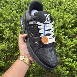 BLACK LV TRAINER SIZE 9