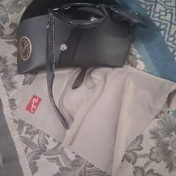 Ray-ban (WAYFARER) Sunglasses Brand New With Case ,micro Fiber Cloth And Pamphlet And Description Booklet