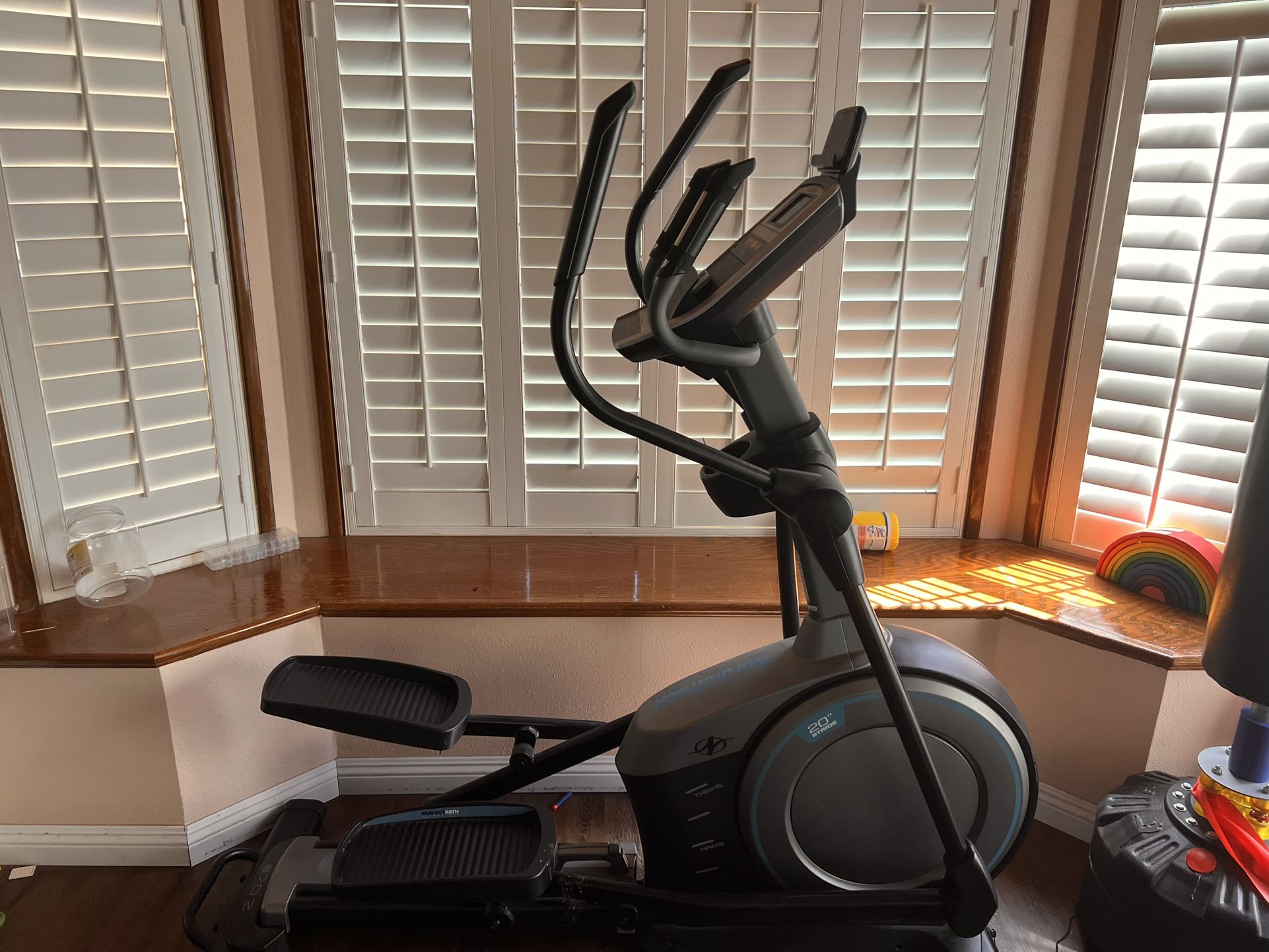 Nordic track E7.0z Intensity Stride 20"Stride Elliptical
