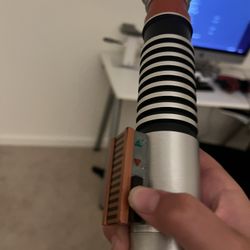Lightsaber Collector Item (has Battery’s)