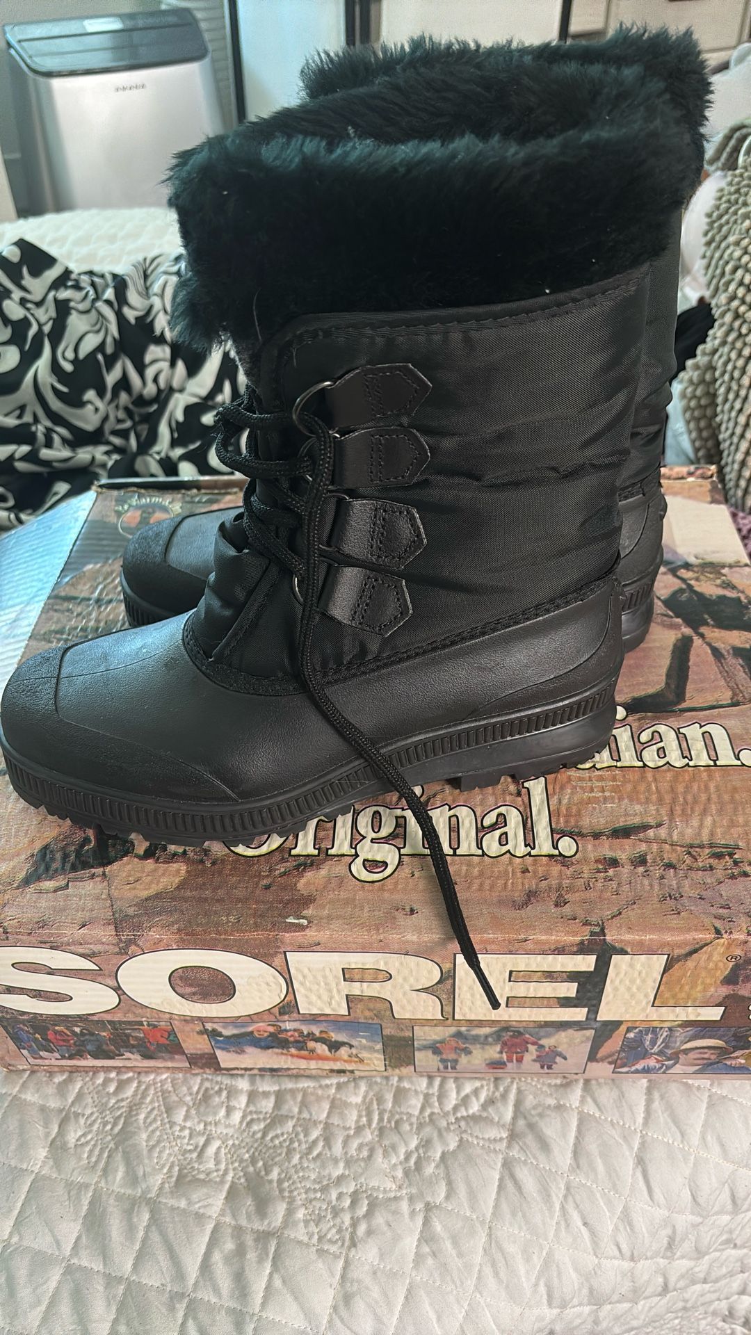 Women’s Snow Boots Size 9