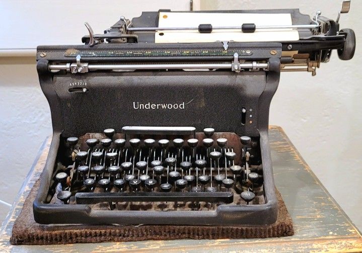 Vintage ~ Antique Underwood Manual Typewriter