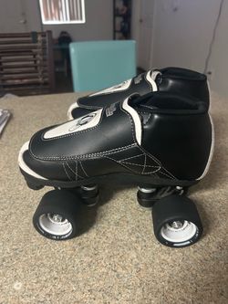 Unisex Vanilla skates  size 7 .7 1/2 unisex wheels are brand new.