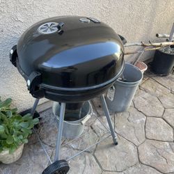 BBQ With Charcoal Grill 22.17- In Like New