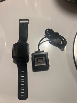 Fitbit Blaze FB502 Smart Fitness Tracker Watch w/ 2 Chargers & the Band