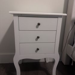 Set Of 2 Nightstands  19 Inch X 28 Inch (height)