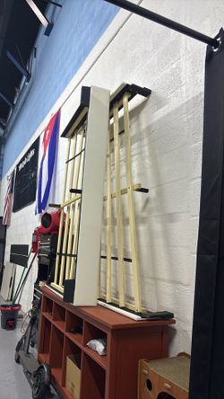 Free Gratis Queen Bed Frame (NO HEADBOARD)