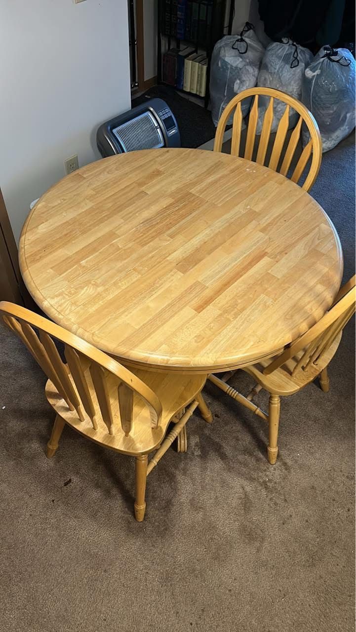 Dining Room Table & 4 Chairs