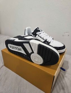 LV Shoes $200 size 11