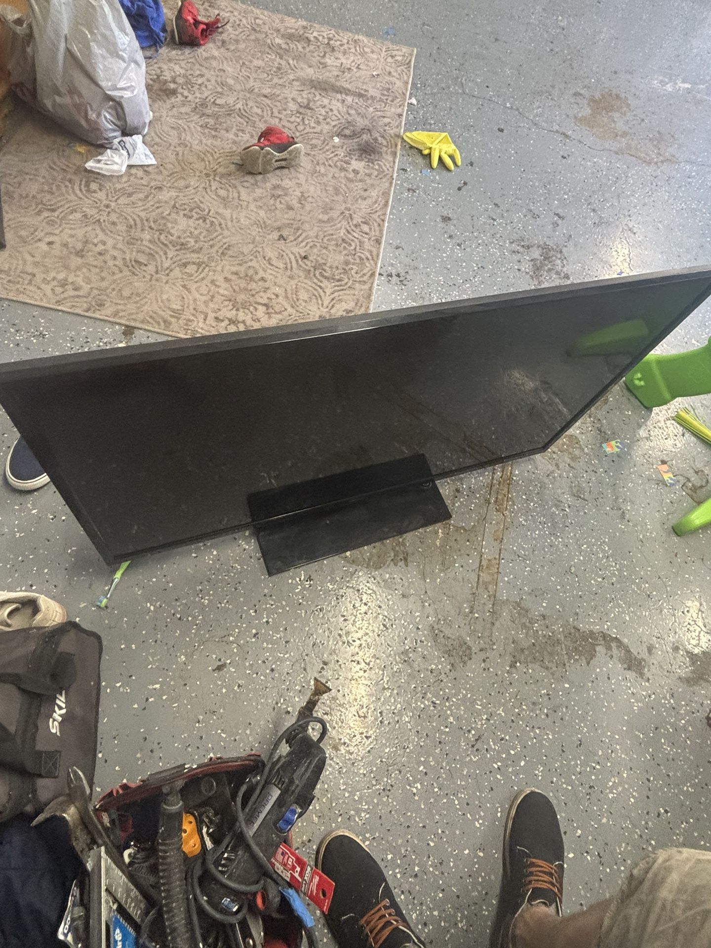 Toshiba 45” TV