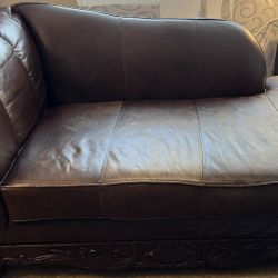Leather chaise lounge 