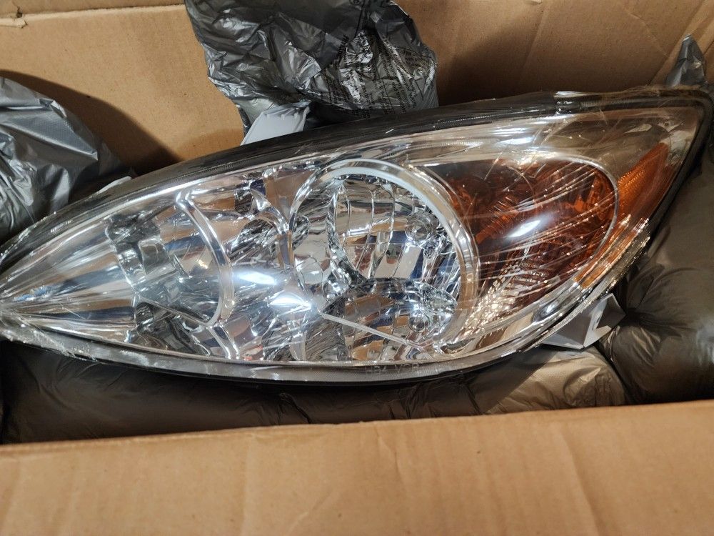 2002-2004 Toyota Camry Headlights Sold As Pair