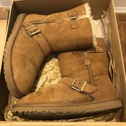 UGG Classic Short with Buckle Accents….Size 9