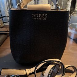 GUESS/ DNKY CROSSBODY PURSES