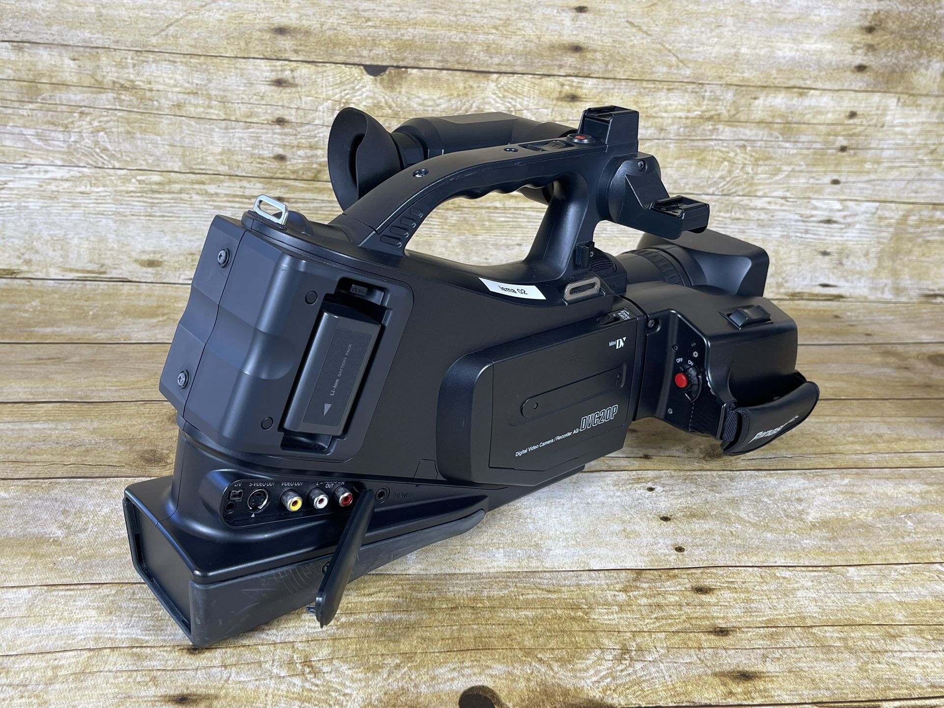 Panasonic AG-DVC20P Digital Video Camera/Recorder 3CCD w/Bag & Battery