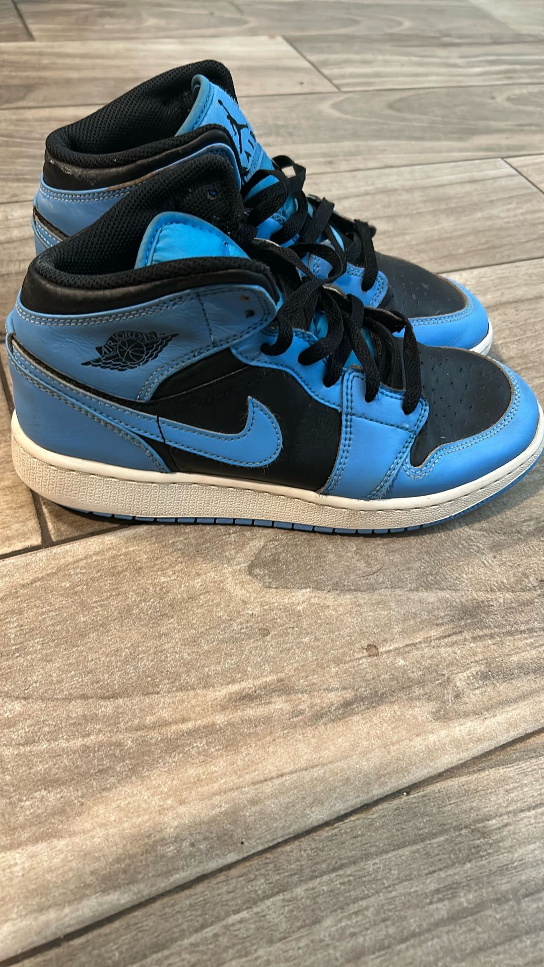 Jordan 1 Mid Top