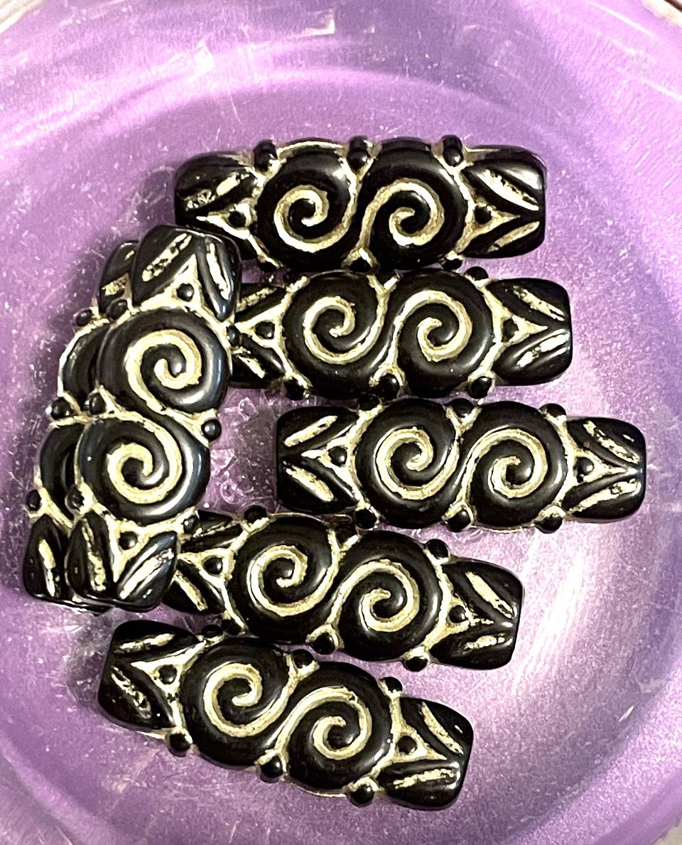 7 Wedding Cake Glass 30mm Beads
