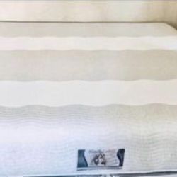 Mattress+Box King Size Memory Foam 11”thick brand new delivery available we Finance 50.00 down payment 