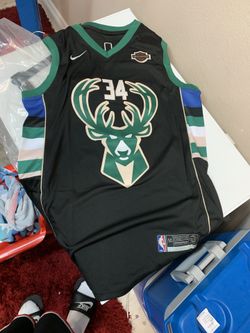 🏀  Jersey  $75 Large 