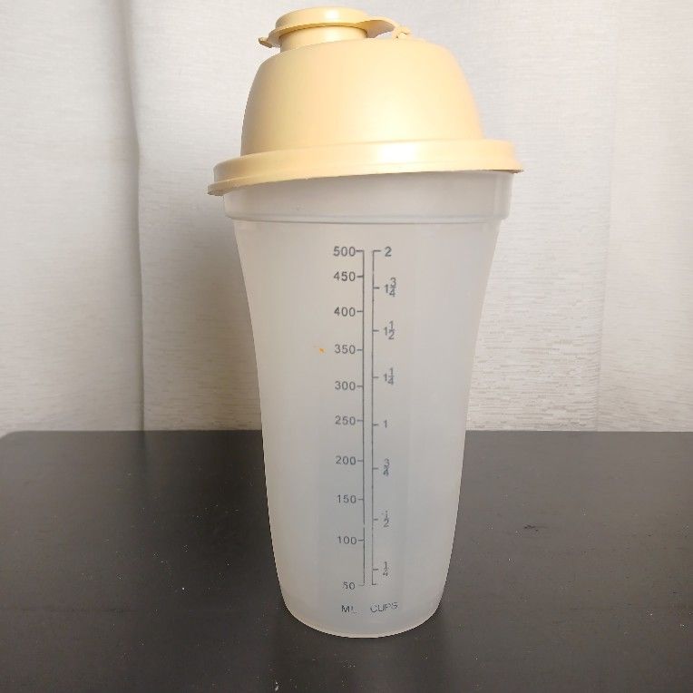 Vintage Tupperware Shaker Mixer Blender Cup #844 Tan Beige Pour Lid Measuring