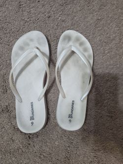 No boundaries white flip flops