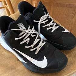Men’s Nike Basketball Shoes White/ Black Size Us 9