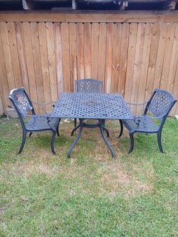 Cast Aluminum Patio Set*Missing One Chair