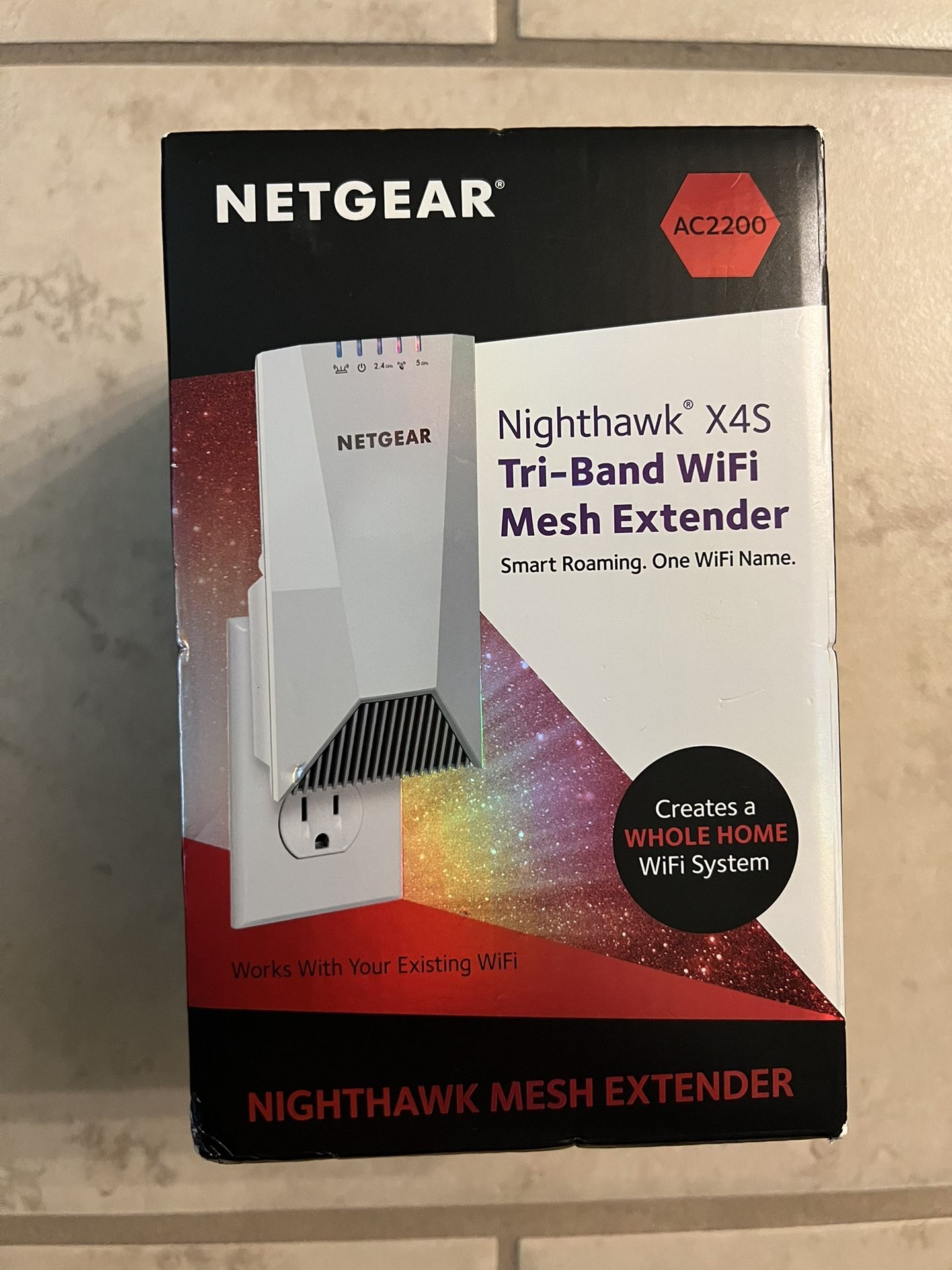 NETGEAR NIGHTHAWK Tri  Band Wifi Mesh Extender (BRAND NEW IN SEALED BOX)