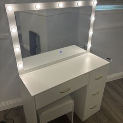 White Vanity Set with Light up Mirror and Stool 