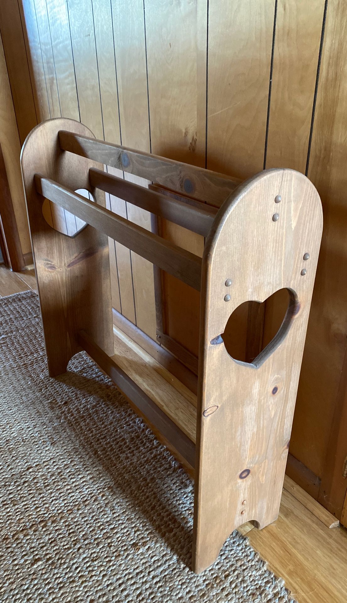 Blanket / towel rack