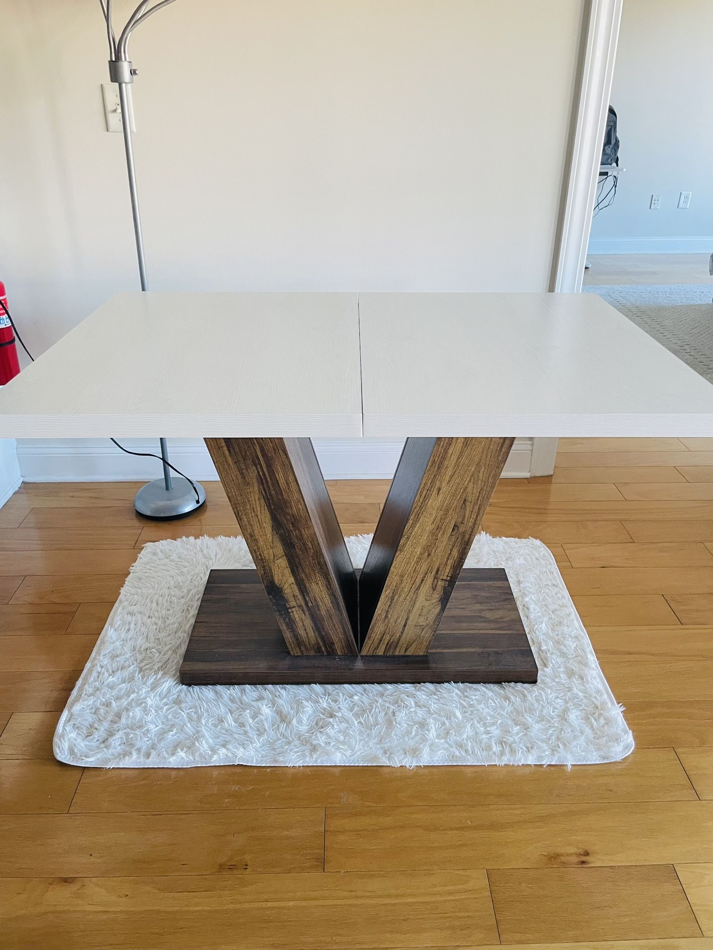 Elegant Dining Set with Stylish Bench – Comfort Meets Functionality