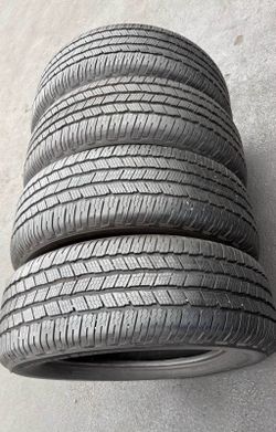 275 65 18 Michelín I'm selling this set of tires with 80% life left on all 4
