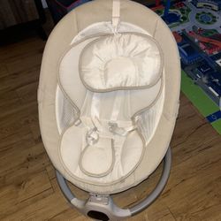 3-in-1 bassinet with rocking motion 