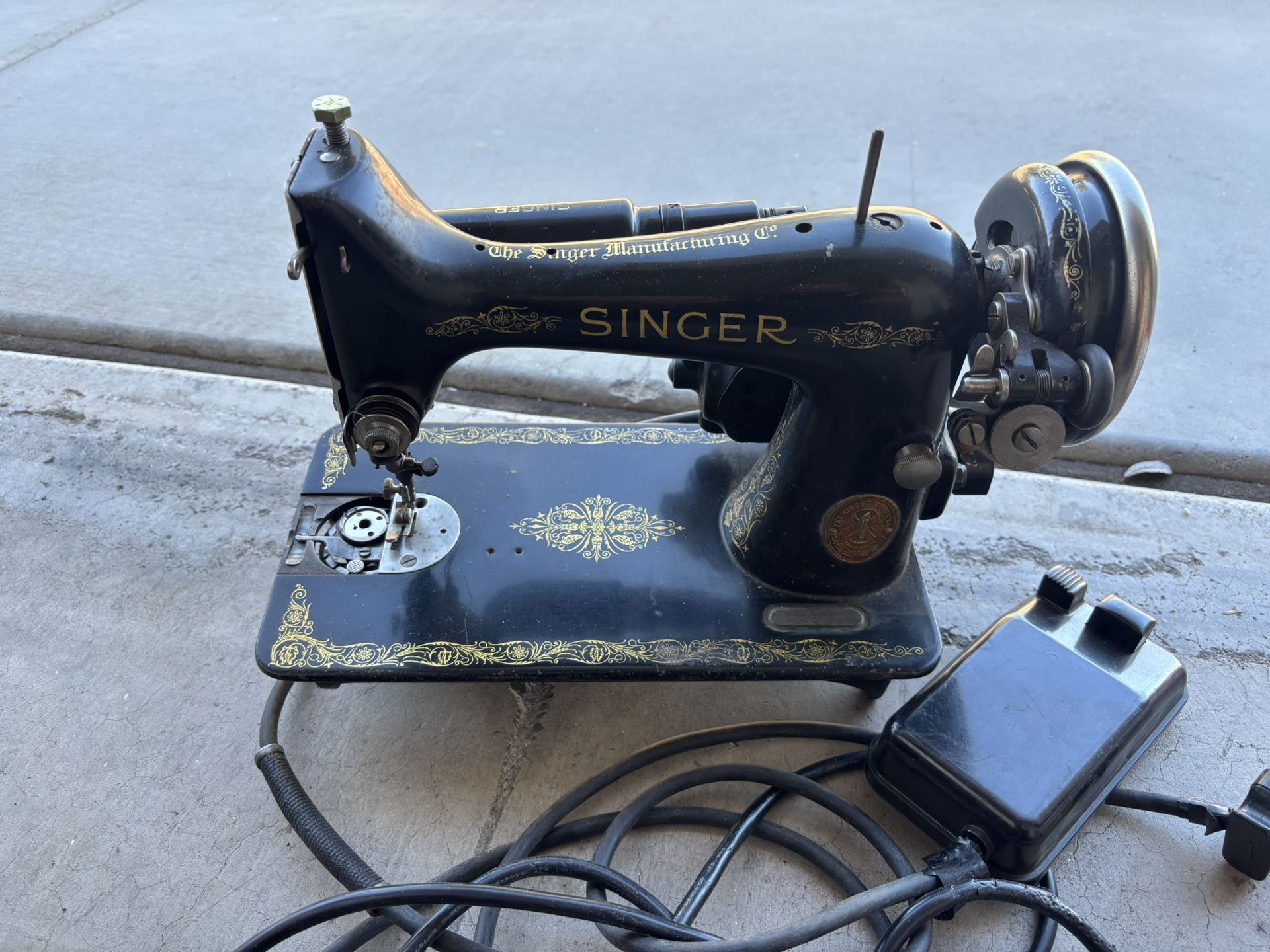 Singer Sewing Machine 