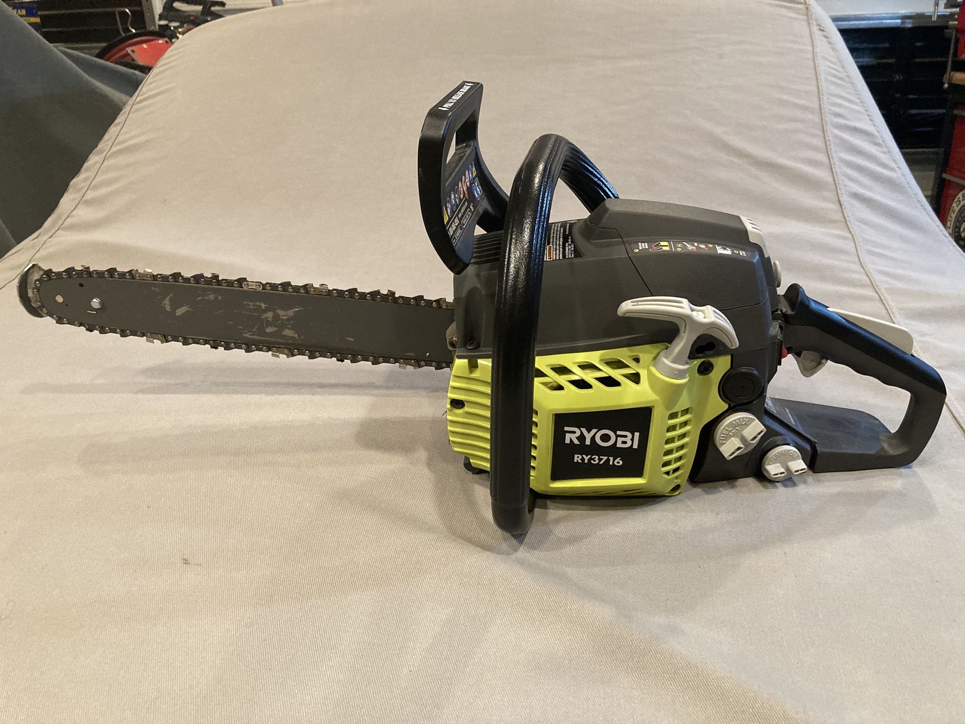 Chainsaw RYOBI Like New 18” or 16”. Two Bars, Two Chains
