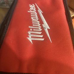 Bolsa Y Charger  12 V. Milwaukee 
