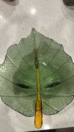 Dynasty Gallery Green Glass Leaf-Shaped Serving Dish