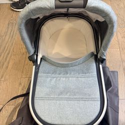 Uppababy bassinet V2 with Mattress and Cover Bag