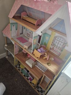 Large Doll House
