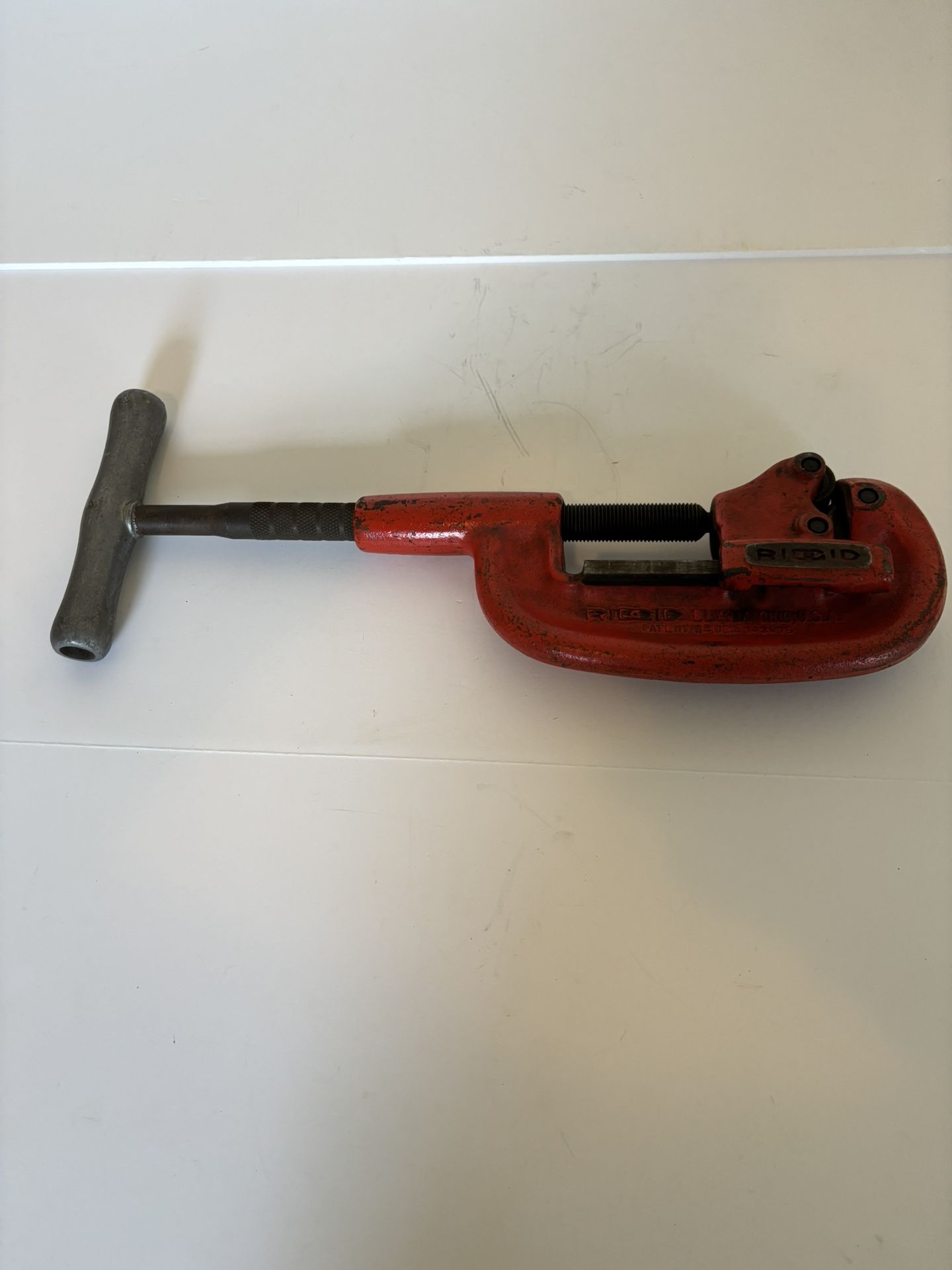 RIDGID PIPE CUTTER 1/8"-2"