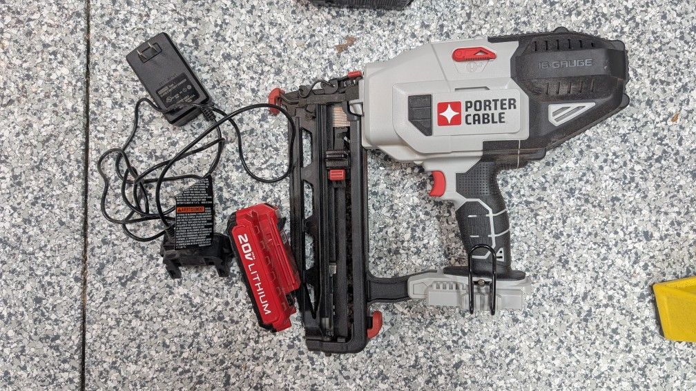PORTER-CABLE 20V MAX Finish Nailer, Straight, 16GA w battery + charger (PCC792LA)