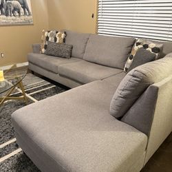 Grey 2 Piece Sectional !! Free Delivery !! 🚚 
