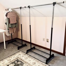 FREE-STANDING CLOTHES RACK