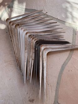 Shelf hangers