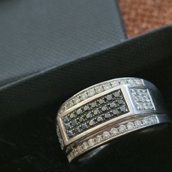 Round Cut Pave Set Men's White And Black Diamond Ring 10Kt  White Gold  Size- 11.5 Like new! Retails For $2999
