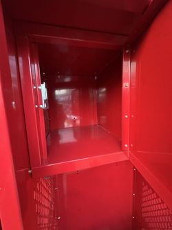 RED LOCKERS - ULINE